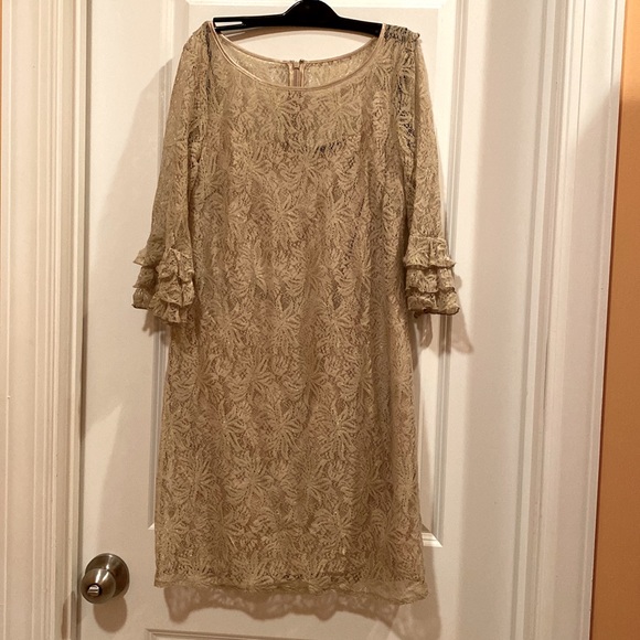 Jessica Howard  Gold shimmery Lace dress Sz 10p - Picture 1 of 4